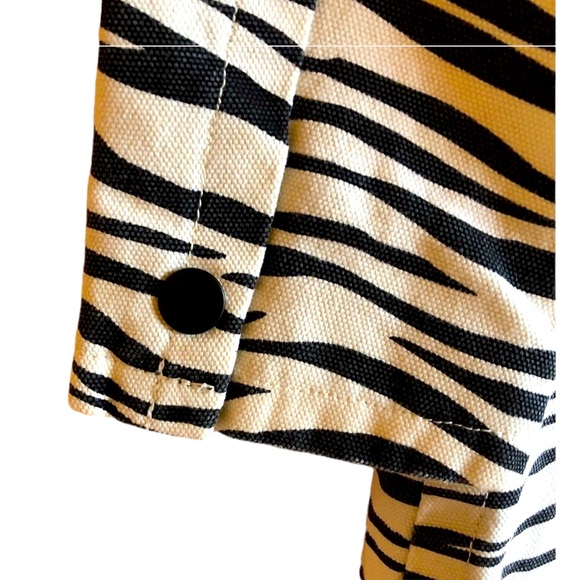 Marc Jacobs Cotton Canvas Zebra Striped Trench Coat. - Picture 6 of 8